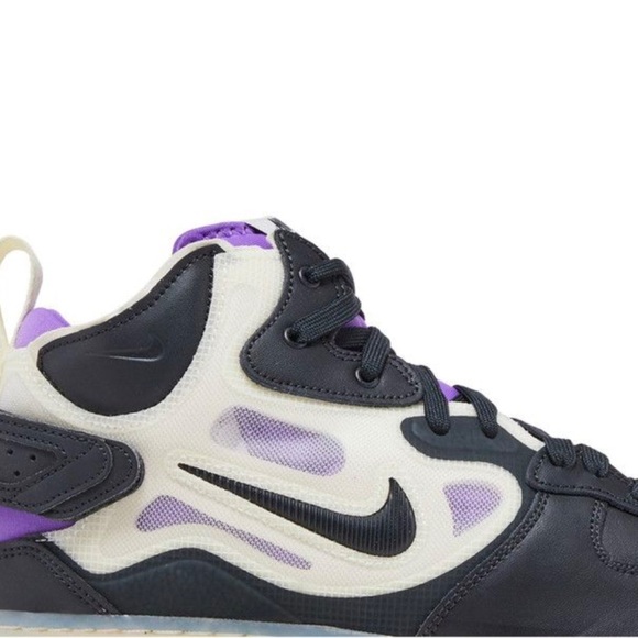 Nike 
Air Force 1
React 
‘Off noir action grape’
High top - Picture 7 of 10